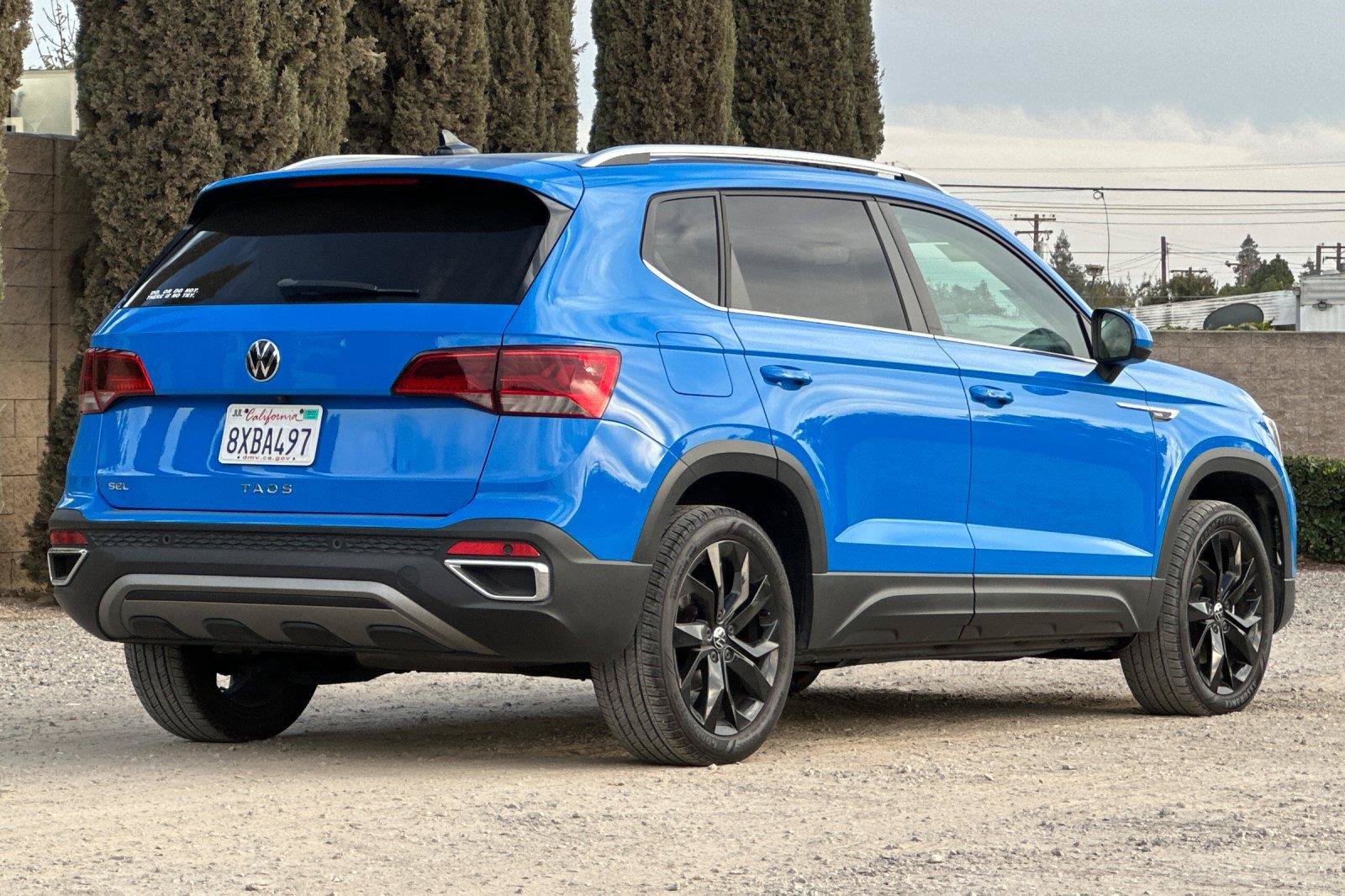 Used 2022 Volkswagen Taos SEL w/ Panoramic Sunroof Package FWD image 3
