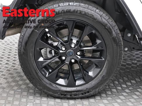 Used 2025 Jeep Wrangler Unlimited Sahara AWD/4WD image 31