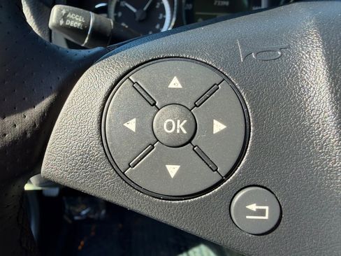 Used 2011 Mercedes-Benz E 350 Cabriolet image 33