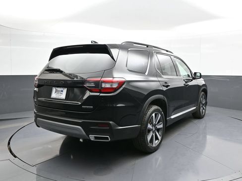 Certified 2023 Honda Pilot Touring image 6