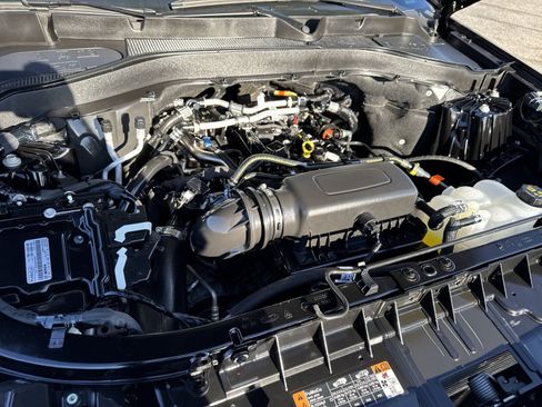 Used 2024 Ford Explorer XLT w/ Equipment Group 202A image 29