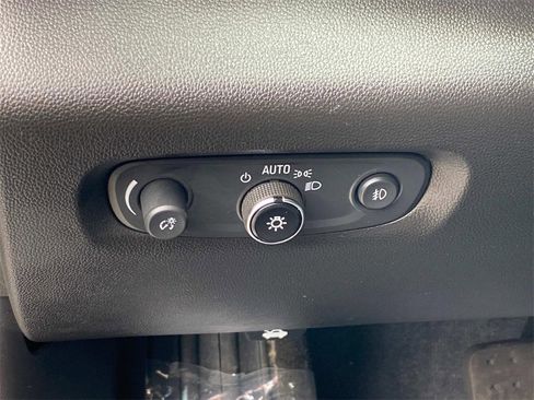 Used 2021 Chevrolet Traverse LT image 26