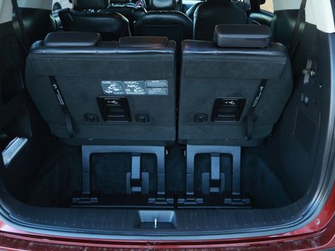 Used 2024 Kia Carnival LX image 10