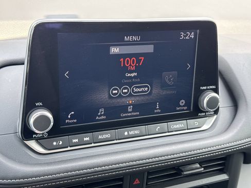 Used 2025 Nissan Rogue S FWD image 13