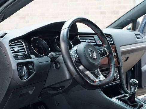 Used 2018 Volkswagen GTI SE FWD image 39