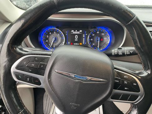 Used 2019 Chrysler Pacifica Touring-L FWD image 22