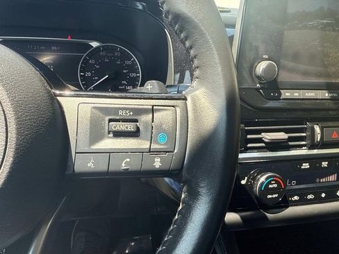 Used 2022 Nissan Pathfinder SV image 28