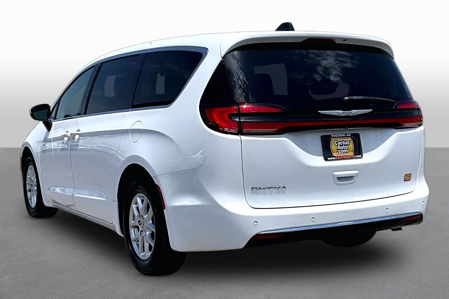 Used 2023 Chrysler Pacifica Touring-L FWD image 11