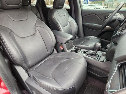 Used 2019 Jeep Cherokee Limited image 14