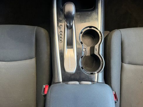 Used 2017 Nissan Pathfinder SV FWD image 19