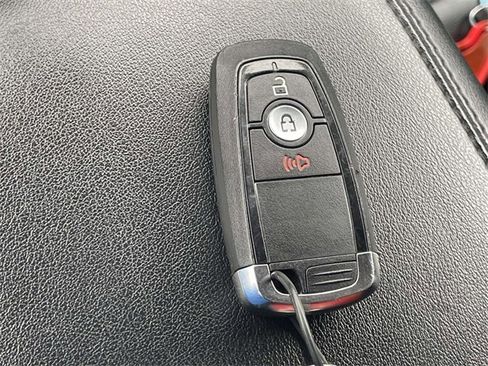 Used 2024 Ford Edge SEL image 25