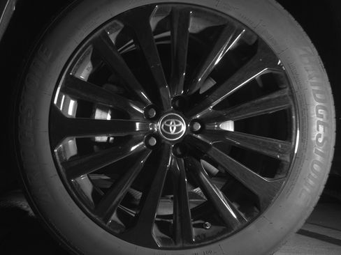 Used 2025 Toyota Highlander XSE image 12