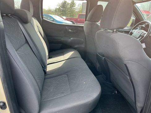 Used 2017 Toyota Tacoma TRD Sport w/ Tow Package image 31