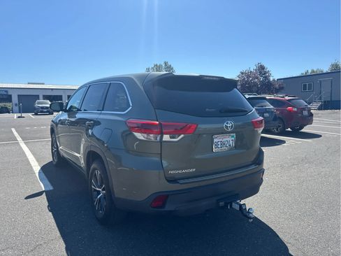Used 2018 Toyota Highlander LE FWD image 7