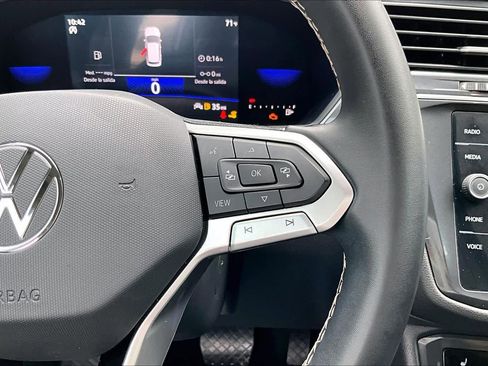Certified 2022 Volkswagen Tiguan SE image 25
