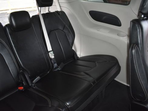 Used 2020 Chrysler Voyager Lxi image 18