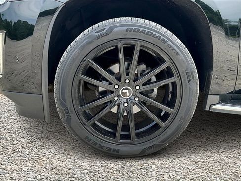 Used 2017 Cadillac Escalade Premium Luxury w/ LPO, Radiant Package image 9