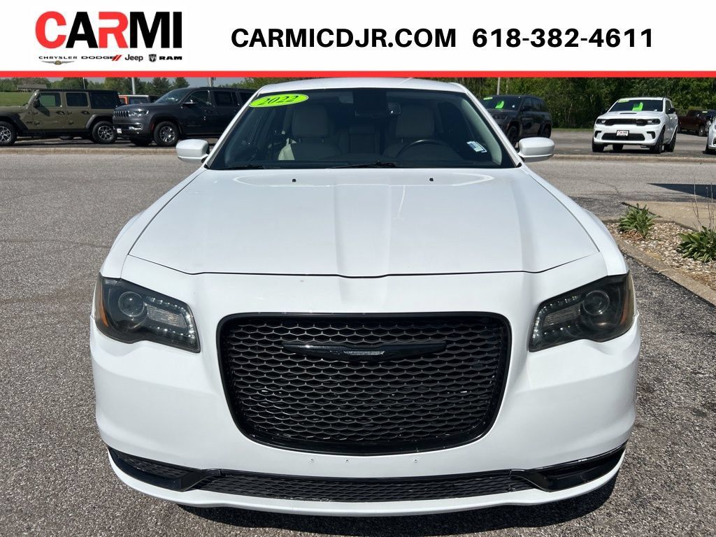 Used 2022 Chrysler 300 Touring L RWD image 2