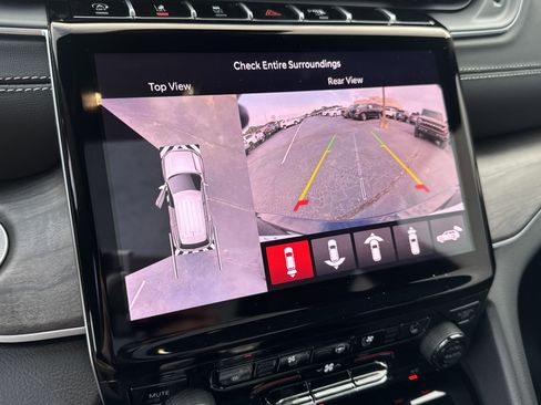 New 2025 Jeep Grand Cherokee L Limited w/ Luxury Tech Group II image 30