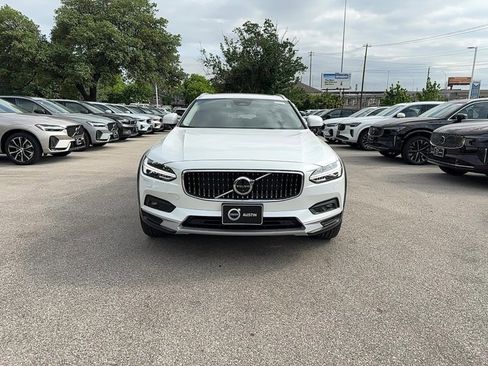 New 2025 Volvo V90 B6 Cross Country Ultra w/ Protection Package Premier image 9