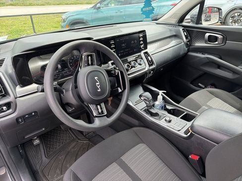 Used 2023 Kia Sorento LX FWD image 9