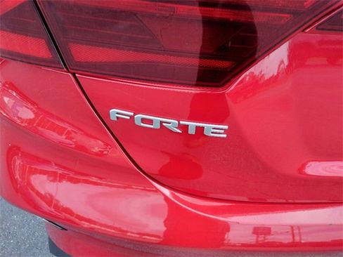 Used 2023 Kia Forte LXS image 9