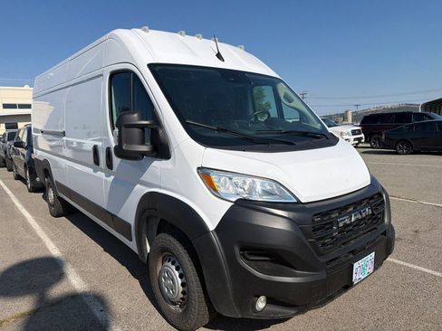 Used 2025 RAM ProMaster 3500 w/ Convenience Group FWD image 3