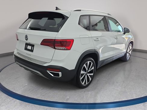 Certified 2023 Volkswagen Taos SE FWD image 5