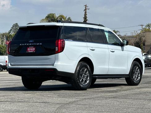 Certified 2025 Ford Expedition Active image 4