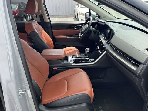 Used 2024 Kia Carnival SX FWD image 17