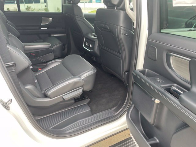 New 2026 Ford Expedition Max Platinum w/ Driver's Package AWD/4WD image 15