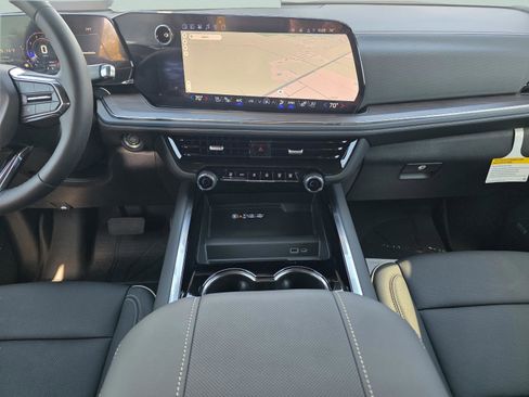 New 2026 Chevrolet Suburban Premier image 21