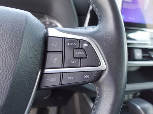 Used 2024 Toyota Highlander LE image 15