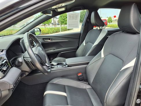 Used 2025 Toyota Camry SE FWD image 15