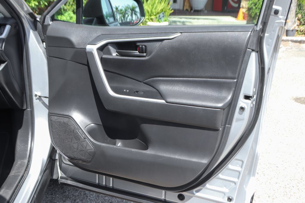 Used 2021 Toyota RAV4 LE FWD image 35