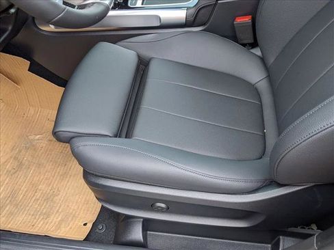 Certified 2026 Mercedes-Benz GLB 250 4MATIC image 4