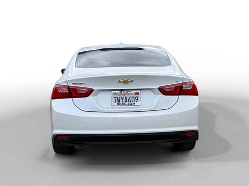 Used 2017 Chevrolet Malibu LT w/ Leather Package image 4