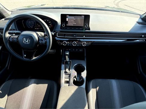Used 2025 Honda Civic Sport image 4