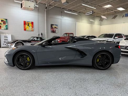Used 2024 Chevrolet Corvette Stingray Premium Conv w/ Z51 Performance Package RWD image 3