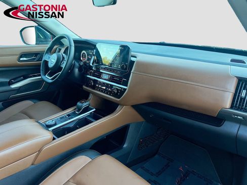 Used 2024 Nissan Pathfinder Platinum w/ Cargo Package image 39