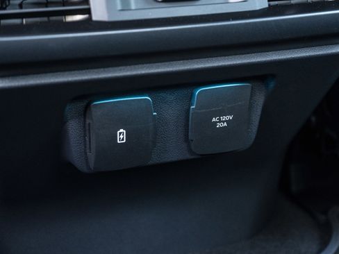 Used 2025 Ford F150 Raptor image 46