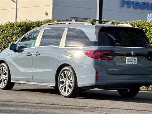 New 2026 Honda Odyssey Touring image 6