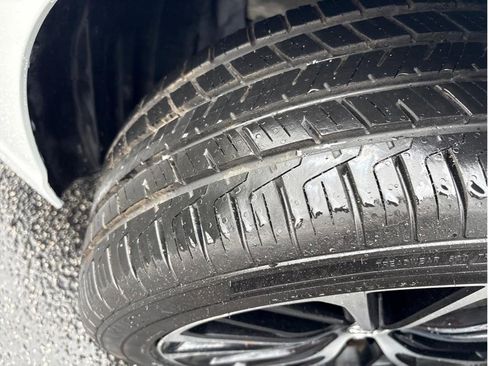 Used 2020 Toyota Camry SE image 19