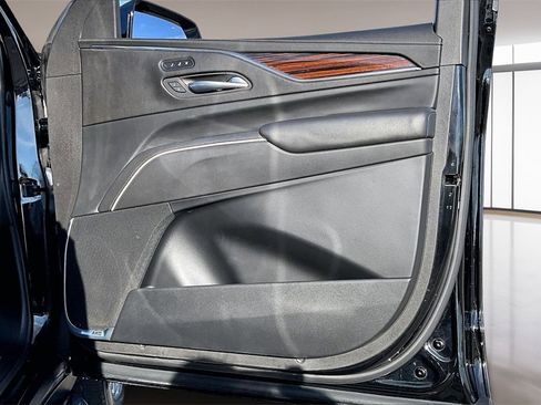 Used 2021 Cadillac Escalade Premium Luxury image 19