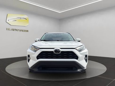 Used 2020 Toyota RAV4 XLE Premium image 2