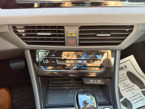 Used 2025 Volkswagen Jetta SE w/ Black Wheel Package image 13