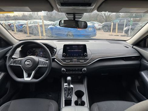 Used 2025 Nissan Altima 2.5 SV image 29