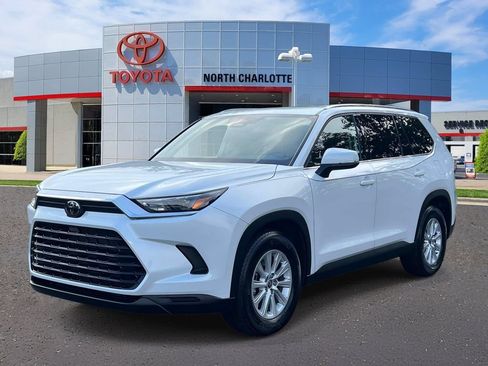 Used 2025 Toyota Grand Highlander AWD image 4