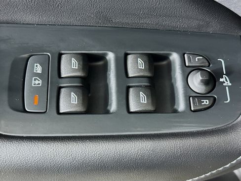 Used 2025 Volvo XC60 B5 Plus image 15