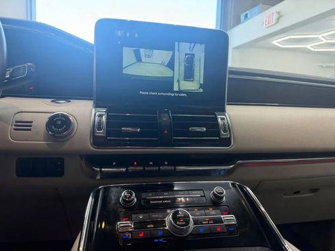 Used 2021 Lincoln Navigator Reserve AWD/4WD image 17